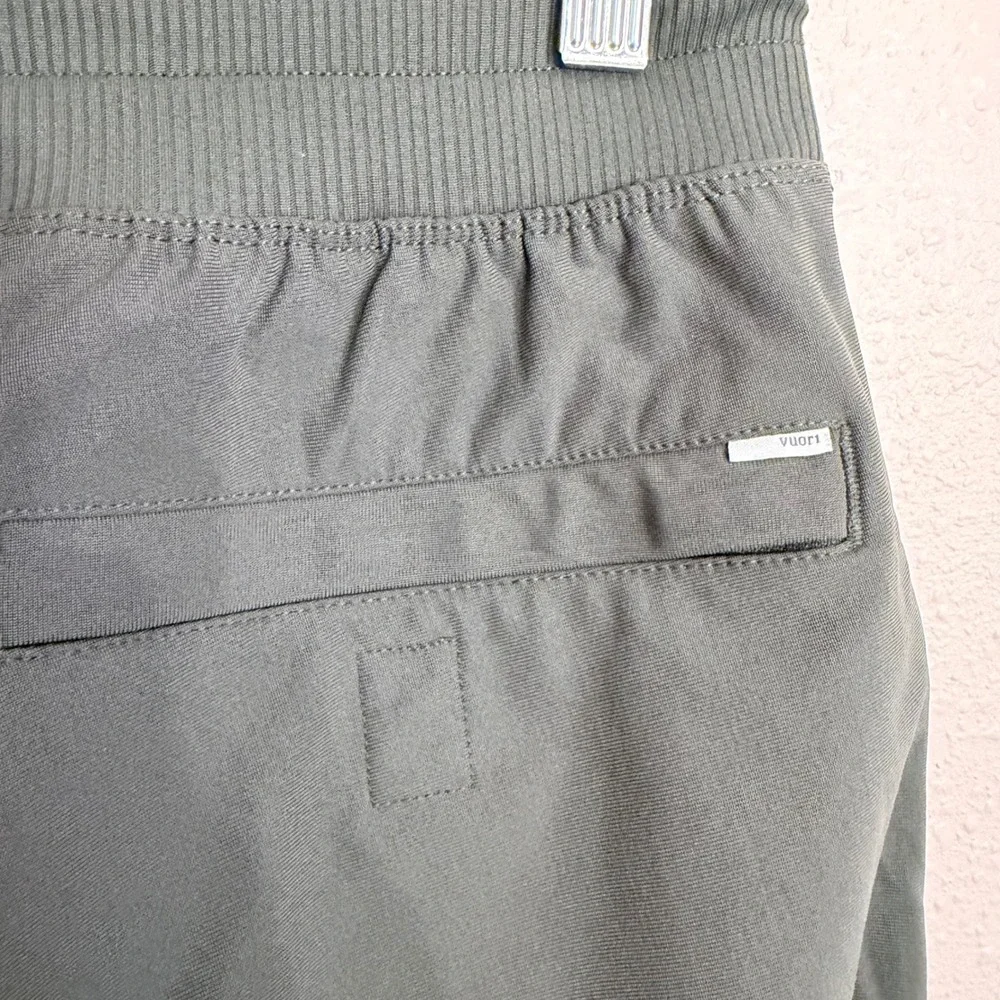 Vuori Meta Jogger Mens Small Dark Olive Green Performance Travel Pants V436